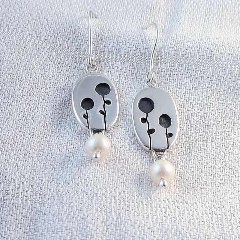 Statement Earrings For Party Outfits-Floral Oval Earrings with Pearls