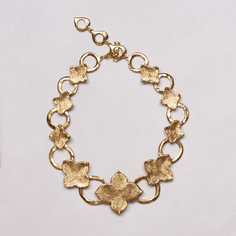 Bold Chain Necklace For Trendy Look-Vintage Gold Flower Chain Necklace