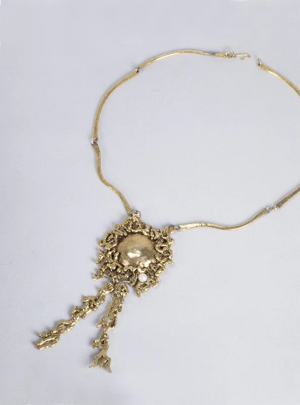 Elegant Long Necklace For Day Wear-Vintage Gold and Pearl Pendant Necklace